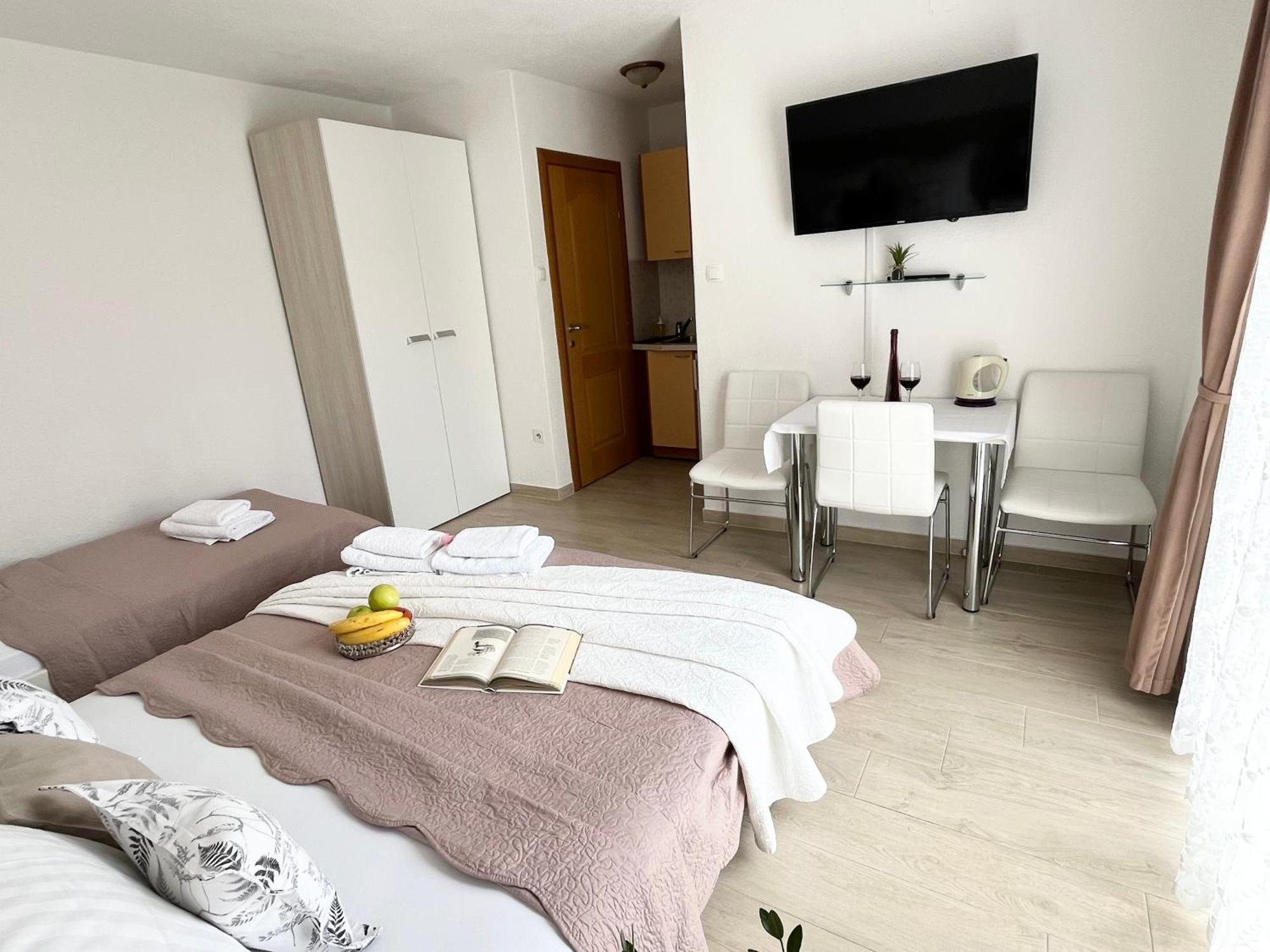 Apartments Irma Baška Voda Eksteriør bilde