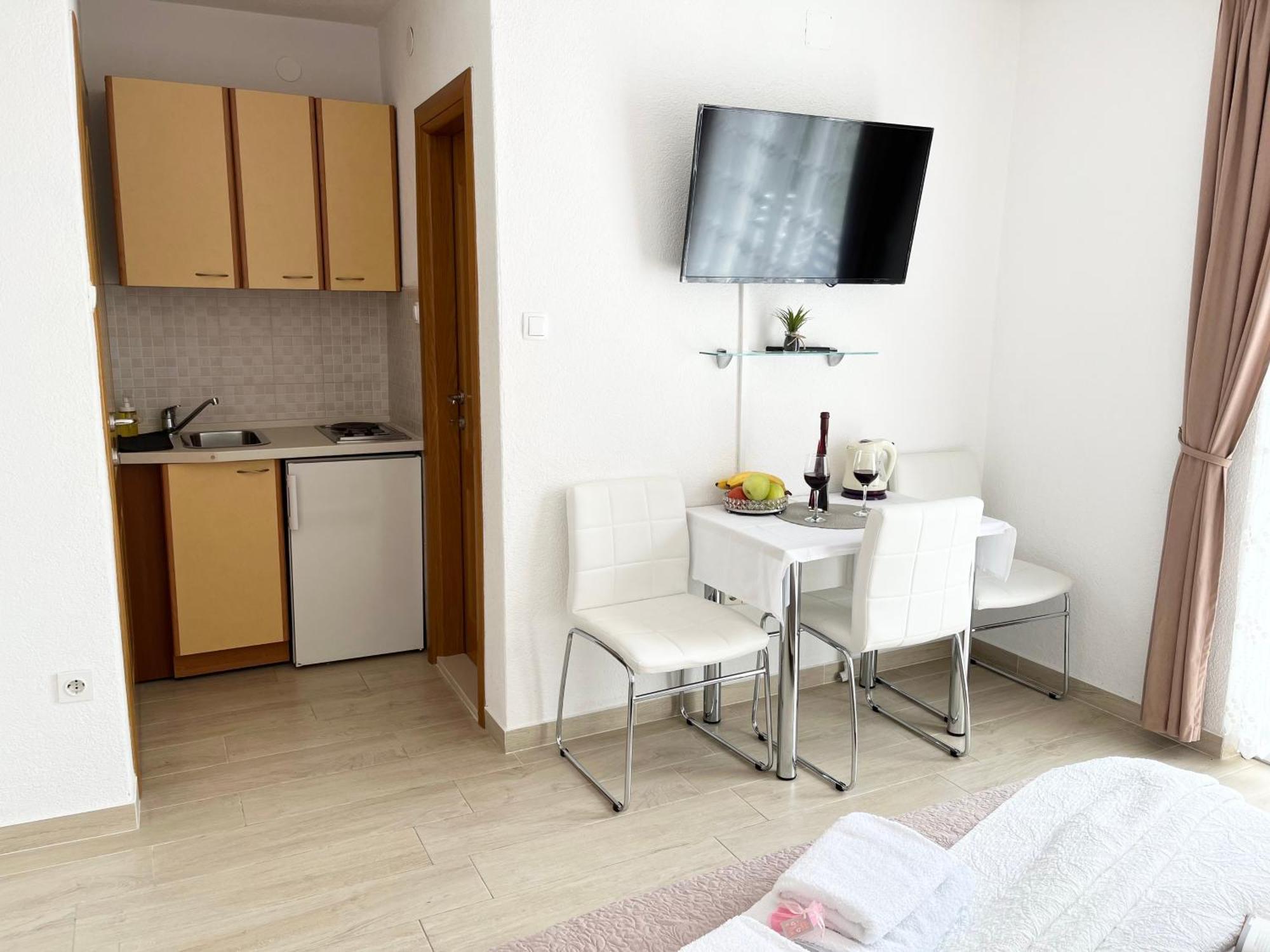 Apartments Irma Baška Voda Eksteriør bilde