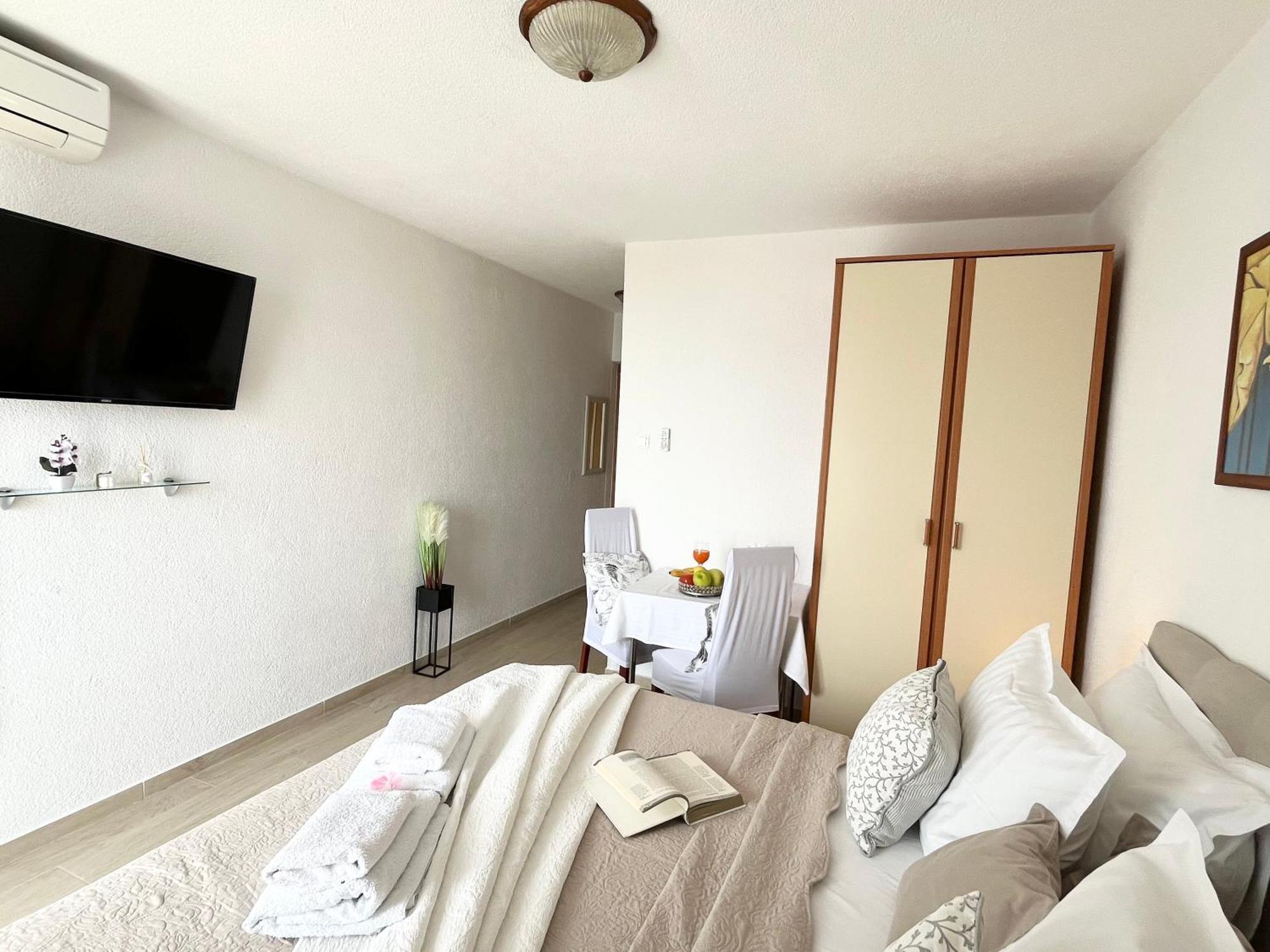 Apartments Irma Baška Voda Eksteriør bilde